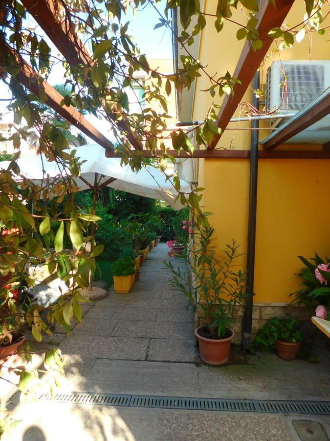 Hotel Dolores Rimini Exterior foto